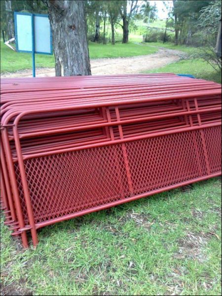 2,4m Expanded Metal Hurdle